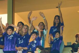 Zlomeniny a popaleniny Messiho sestru caka nemocnica namiesto svadby