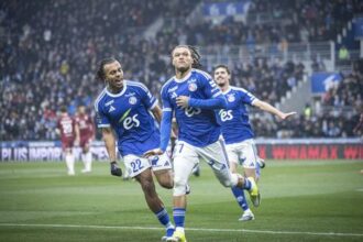 Greif ziskal dalsiu vyhru ale Lyon sa triasol az do poslednej sekundy Strasburg ukoncil dvojmesacne trapenie