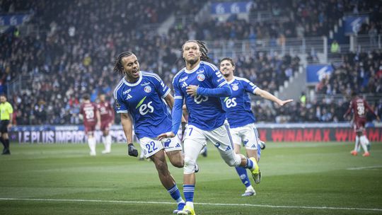 Greif ziskal dalsiu vyhru ale Lyon sa triasol az do poslednej sekundy Strasburg ukoncil dvojmesacne trapenie