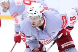 Jaros zostava v Rusku Slovensky hokejista podpisal zmluvu v KHL na dlhsie obdobie