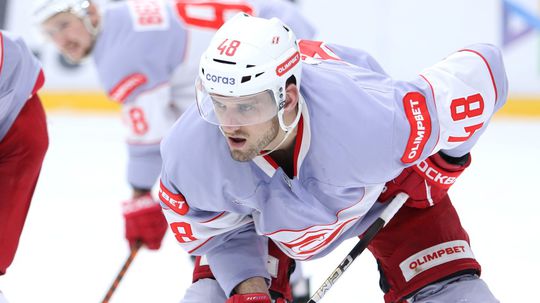Jaros zostava v Rusku Slovensky hokejista podpisal zmluvu v KHL na dlhsie obdobie
