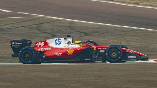 Krasne cerveny a neuveritelne rychly Ferrari predstavilo novy monopost SF26