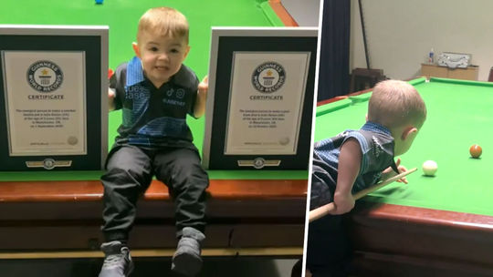 Priloz si stolicku a ide na to unikatny dvojrocny chlapec s tagom uz ma dva svetove rekordy