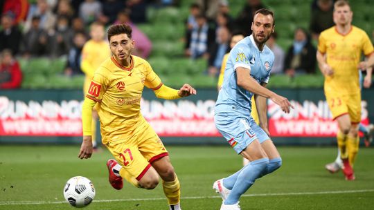Priznal homosexualitu vystvali ho Futbalista obvinil klub z homofobie