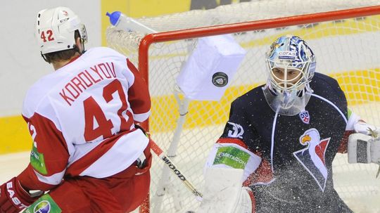 Rozplakal Americanov ziaril v KHL hrdina brankar