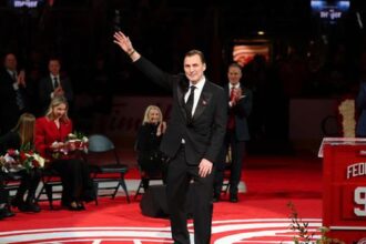 Ruska legenda Detroitu priznala ze urobila chybu Fiodorov dorazil na slavnostny vecer na Corvette