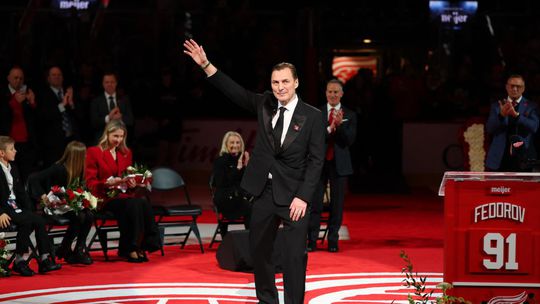 Ruska legenda Detroitu priznala ze urobila chybu Fiodorov dorazil na slavnostny vecer na Corvette