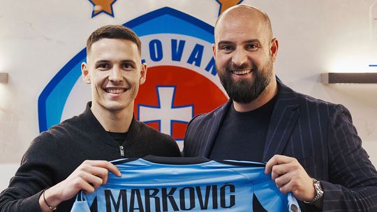 Velka posila pre Slovan Podpis srbskeho obrancu