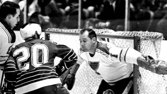 Zomrel Mr Goalie Legendu NHL preslavila fotografia a seria