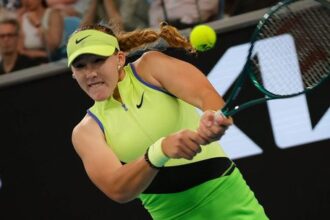 vtipna hviezdicka mlada ruska kritizovala svoju trenerku sedi len v kute mala by sa zlepsit