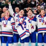 Americania napodobnili gesto Charu k Demitrovi Nepotrebovali sme pat hviezdicovy hotel nam stacila dedina rypli si do smutnych Kanadianov