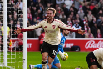 Drama rozuzlil v 97 minute Mac Allister Liverpool sa po vyhree dotiahol na Chelsea