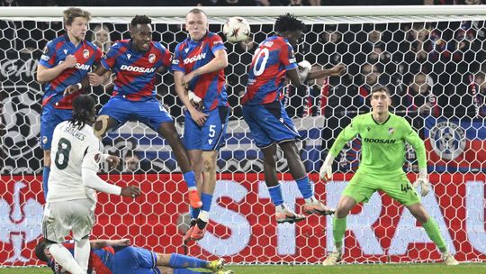 Europksa liga Drama v Plzni rozhodli az penalty Osemfinale pre Ferencvaros koniec pre Fenerbahce