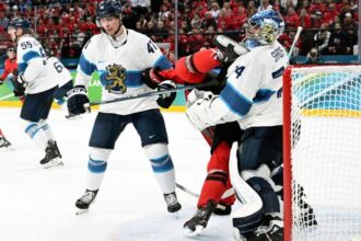 Finsky brankar Saros o spornom momente Kanadiania su taki robia to stale Javorove listy veria v navrat svojho talismanu