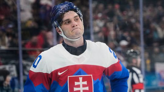 Frustrovani Slovaci trieskali hokejkami Nahnevany Slafkovsky Je jedno ci sme stvrti alebo posledni medailu nemame