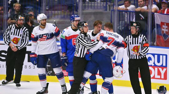 Hrdi Americania nedokazu zniest odpor maleho Slovenska Zblaznia sa a pachaju neprijemnosti Ked nam to urobili Kanadiania zlomenie sme ich