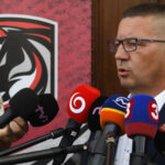 Odysiel zo sudu vyhol sa vazbe kontroverzny majitel Liptovskeho Mikulasa skoncil s elektronickym naramkom