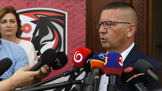 Odysiel zo sudu vyhol sa vazbe kontroverzny majitel Liptovskeho Mikulasa skoncil s elektronickym naramkom