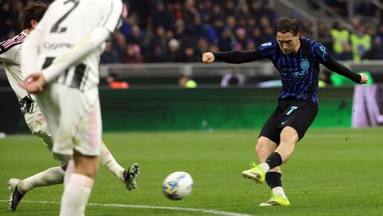 Prestrelka v slagri talianskej Serie A Inter rozhodol duel s Juventusom v nadstavenom case