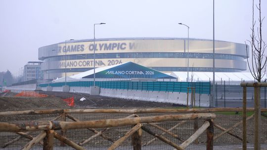 Problemy s halou nemaju konca Par dni pred olympiadou pri nej policajti zastrelili muza okolie patri dilerom