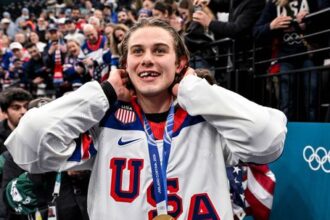 Sledovali sme najlepsi hokej v zivote Biely dom provokoval Kanadu po zapase Hrdinom je bezzuby chlapec ktory sa v Kosiciach konecne nadychol