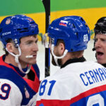 Slovaka biju do hlavy a rozhodcovia nic Chytte ho a vyhodte Americki provokateri ukazuju za co dostavaju miliony