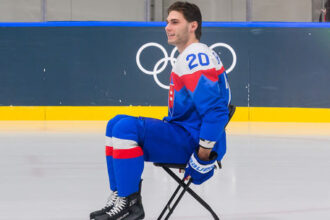 Uznaveny kanadsky novinar komentuje priamo z Milana Ak sledujete hru Slafkovskeho musite mat vztycene bradavky