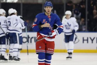 chlapec ktory zaraba miliony v nhl mohol pracovat v bani po tvrdych narazkach na putina si dal od kritiky pauzu