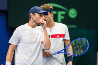 po klucovej stvorhre francuzi dokonili obrat v dueli jednotiek slovakov caka suboj o udrzanie