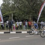 tragicky start tour du rwanda po naraze karavanu zomreli dvaja divaci sest sa zranilo
