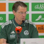 Ak si fanusikovia nevazia komfort na slovenskych stadionoch treba zavriet bufety a toalety nech cakaju vonku v rade na toalety