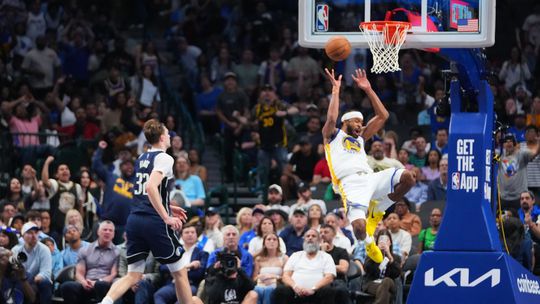 Arena zmlkla spoluhrai si chytali hlavy Hviezda NBA si zranila pri smei a skonila na nosidlch