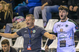 Chces ho Kupim ti ho Slovensky klub ziskava tituly ako na beziacom pase a bez rozpoctu Na hracov kricim inak su strateni