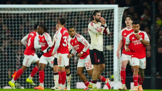 Docka sa Arsenal titulu po 22 rokoch Konkurenti z Manchestru City doma zakopli