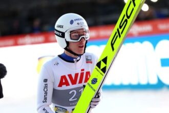 Fantasticke krical komentator Kapustik letel ako slovensky Batman Nori mavali slovinskymi vlajkami