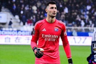 Greif pomohol Lyonu k remize Aston Villa a Porto si z ihrisk superov odniesli do odvety cenny naslok