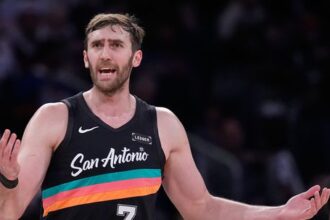 Hrac NBA ziada aby klub Atlanta Hawks zrusil partnerstvo so striptizovym klubom