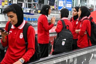 Iranky ktore ziskali azyl v Australii priamo od premiera sa postupne vracaju domov