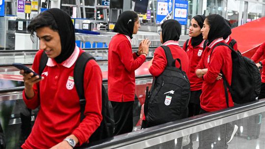 Iranky ktore ziskali azyl v Australii priamo od premiera sa postupne vracaju domov