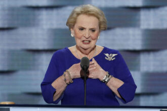 Madeleine Albrightova Juj ta ale bola skareda ziadny chlapec ju u nas nechcel Ked som to povedal novinarom do troch dni som bol prec