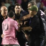 Neprijemny incident pre futbalovu hviezdu fanusik zrazil messiho zasah ochrany