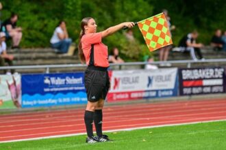 Skandal v Taliansku Asistent trenera fyzicky napadol rozhodkynu Po fackach prisiel uder pastou