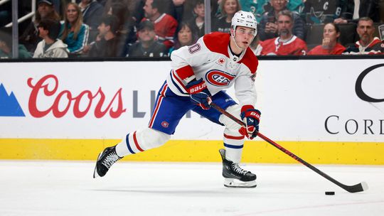 Slafkovsky ziaril spokojnostou Dvorsky skoroal Slovaci zazili bodovu noc v NHL Ovechkin s hetrikom