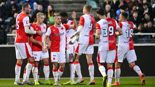 Slavia porazila v prazskom derby Duklu na hrote sa vystriedali Slovaci