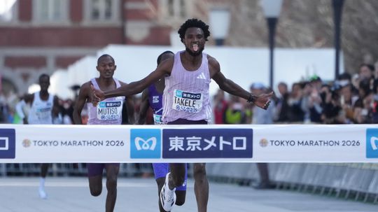 Takele vyhral Tokijsky maratn medzi enami dominovala Kosgeiov