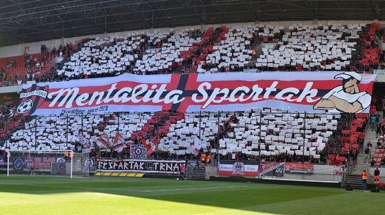 V Trnave je poriadne dusno Vychutnajte si zapasy bez nas Ultras posielaju jasny odkaz hracom aj Skrtelovi a ostatnym