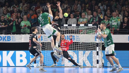 Zlodeji ju mali ukradnut haznarsky klub nasiel stratenu trofej v suterene