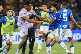 kopance z vyskoku udery do hlavy 23 cervenych kariet v brazilii sa strhla hromadna bitka aku futbal este nezazil