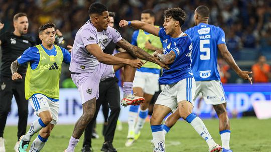 kopance z vyskoku udery do hlavy 23 cervenych kariet v brazilii sa strhla hromadna bitka aku futbal este nezazil