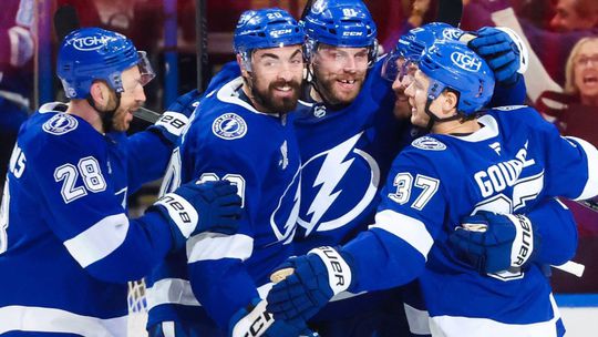 Dalsi skvely slovensky vecer v NHL Cernak sa ocitol tam kde nemal byt a strelil gol bodoval aj Dvorsky